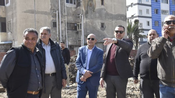 نائب محافظ بورسعيد يقود حملة مكبرة لإزالة القمامة بمنطقة التصنيع الأصفر