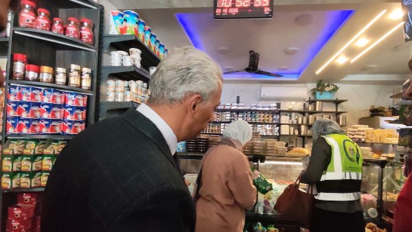 ضبط واعدام سلع منتهية الصلاحية بزهور بورسعيد | شاهد