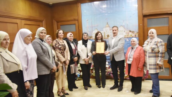 تكثيف حملات التوعية بالقضايا السكانية وتوسيع برامج المرأة والشباب في بورسعيد