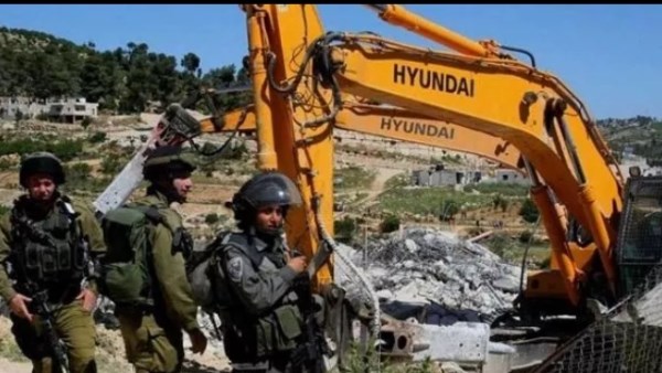قوات الاحتلال تهدم منازل الفلسطينيين بالضفة الغربية وتعتقل العشرات