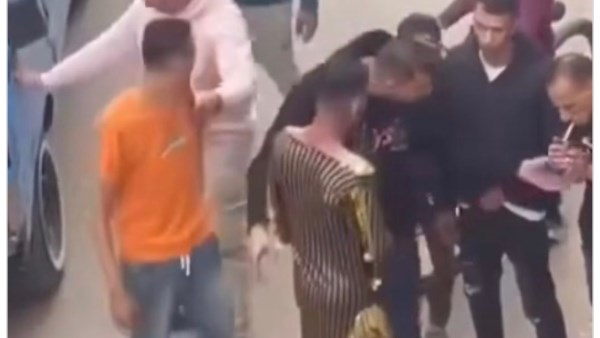 عمرو عبد السلام: الخاطفون لشاب وإجباره على ارتداء بدلة رقص قد يواجهون الإعدام