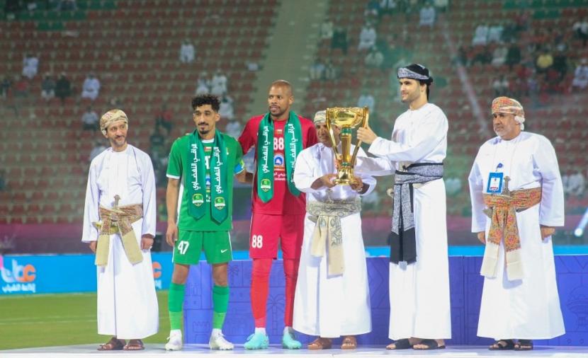 بالصور.. السيد بلعرب يتوِّج النهضة بطلًا لـ”الكأس الغالية”