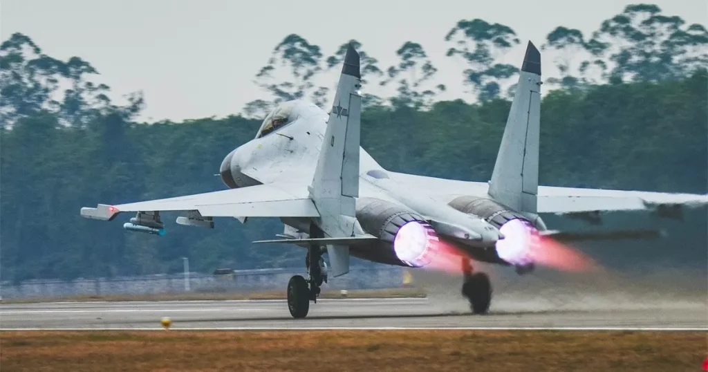 الصين تنشر صوراً للمقاتلة النادرة بعيدة المدى “J-11BSH”