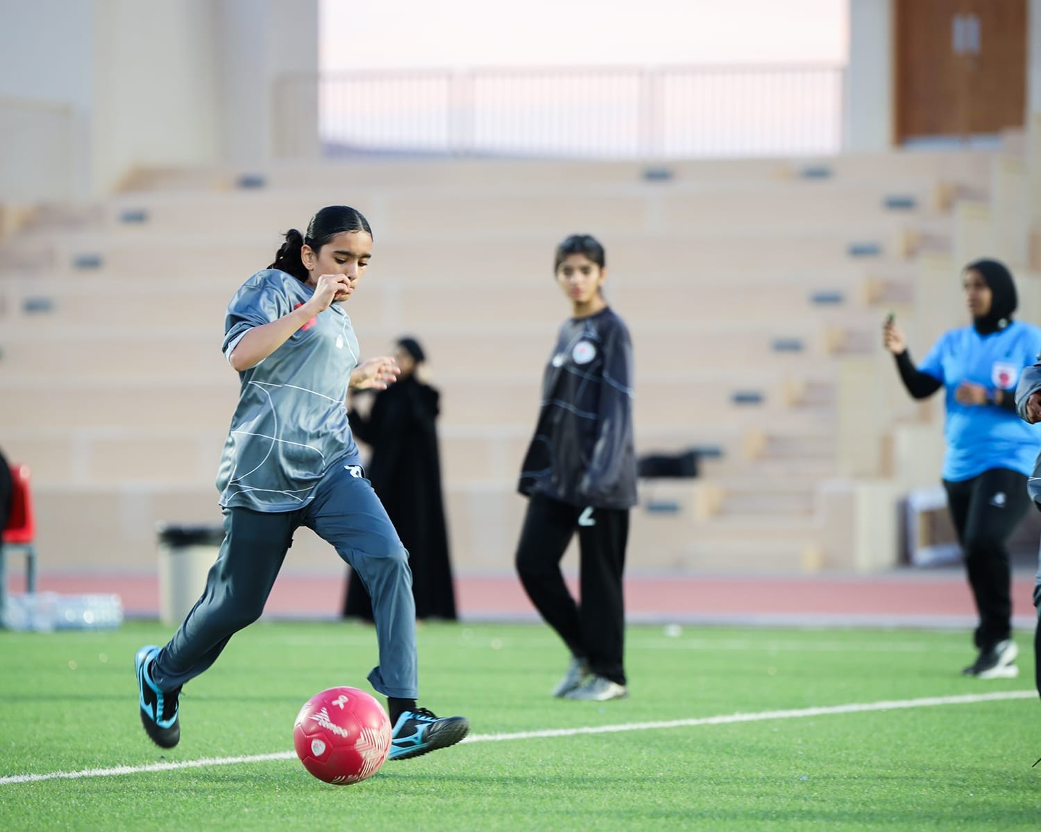 كرة القدم للفتيات (6).jpeg