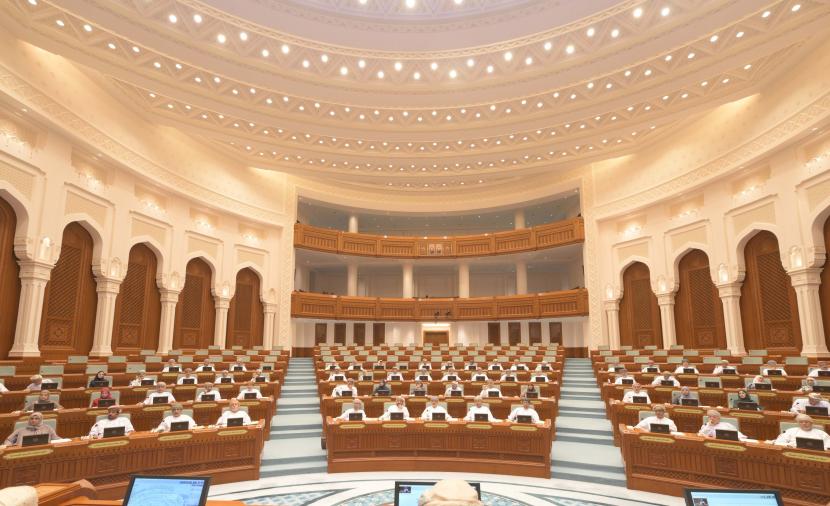 مناقشة في “الدولة” حول مشروع القانون الخليجي الموحد النقل البري الدولي