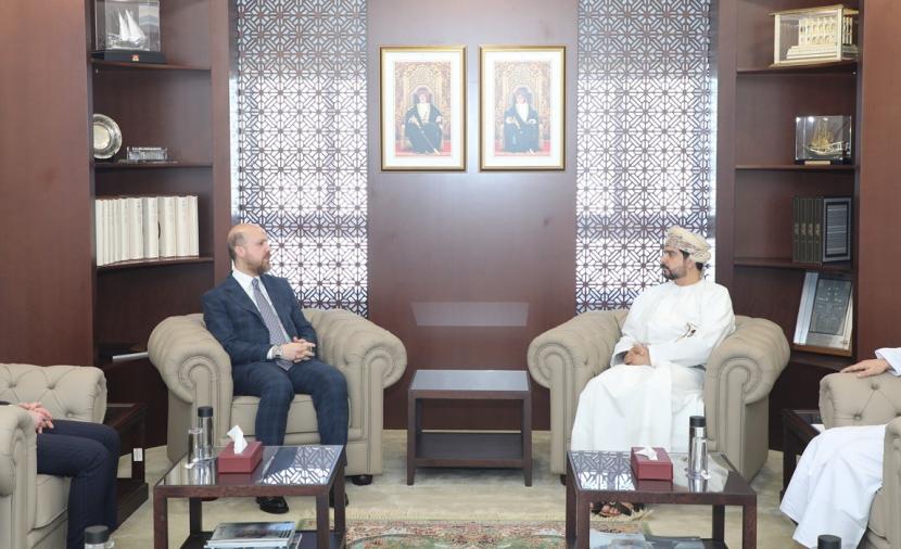 اليوسف يبحث تعزيز التعاون الاقتصادي مع نجل الرئيس التركي