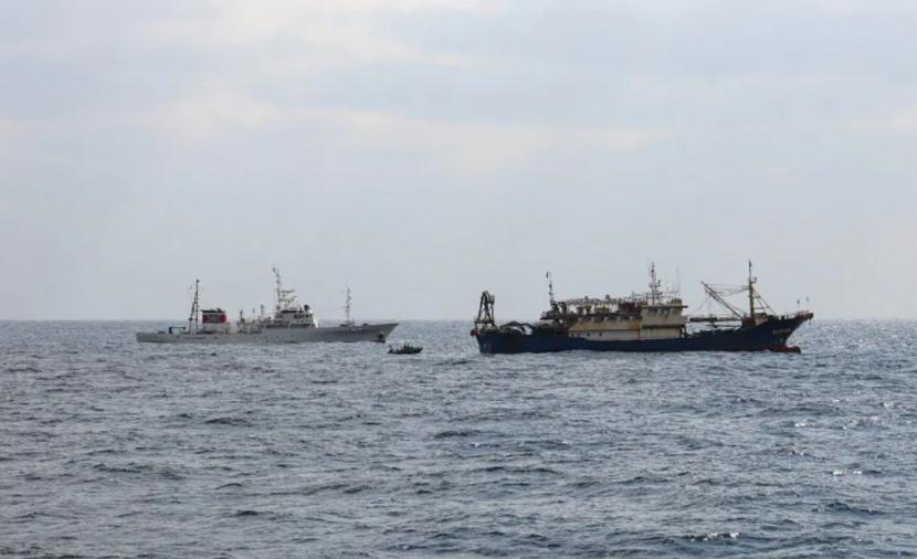 حادثة بحرية تشعل التوتر بين الصين واليابان