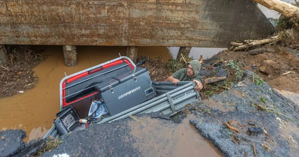 نيوزيلندا أمطار غزيرة عواصف عاتية تعطل وسائل نقل قطع كهرباء