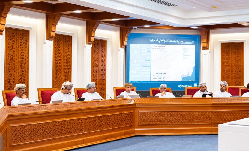 “بلدي ظفار” يناقش ضوابط تنظيم السجلات التجارية لمعالجة إشكاليات الأسواق