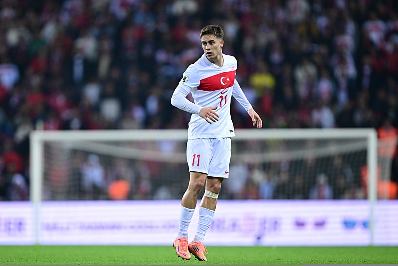 خلفية هاتف التركي كنان يلدز تشعل مواقع التواصل بعد مباراة أوروبية مثيرة (فيديو)