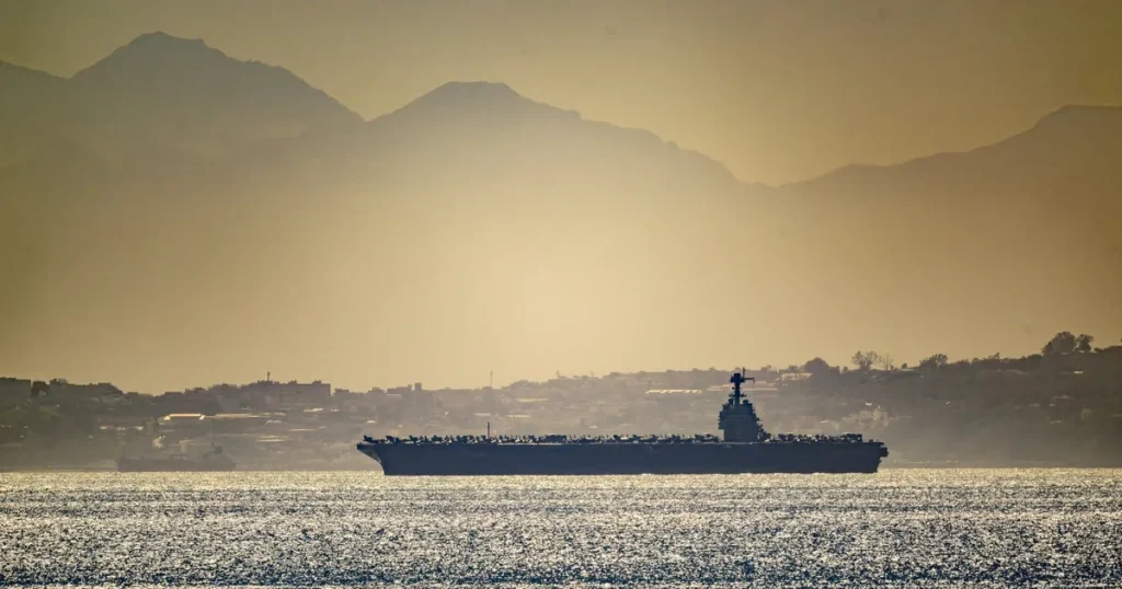 تحديات تشغيلية بعد تمديد ترمب لمهمة حاملة الطائرات “فورد”