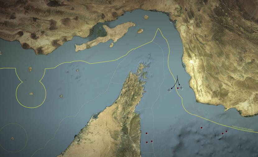 تحذيرات لسفينة في مضيق هرمز