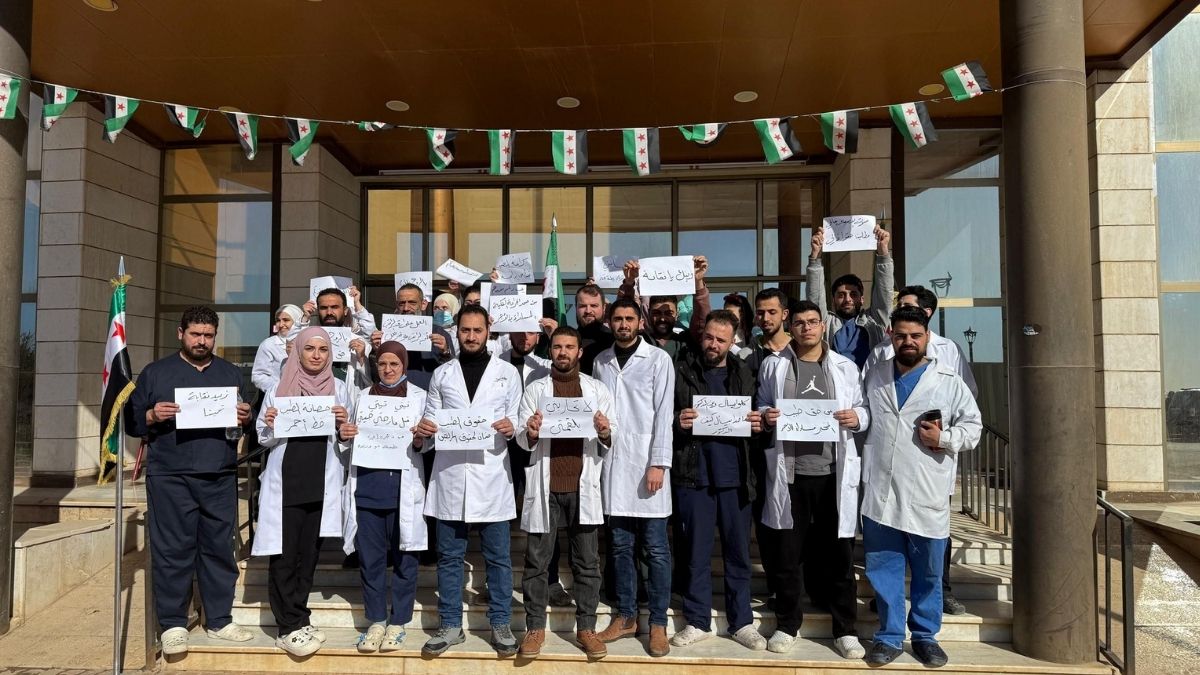 من اعتصام أطباء ومقيمي وممرضي مشفى قطنا الوطني - 15 شباط 2026 (عدسة طالب طب)